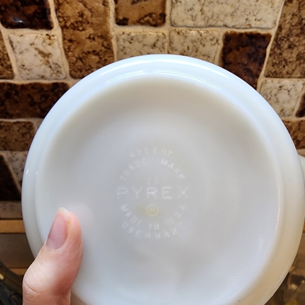 Vintage Pyrex - Picture 2 of 2